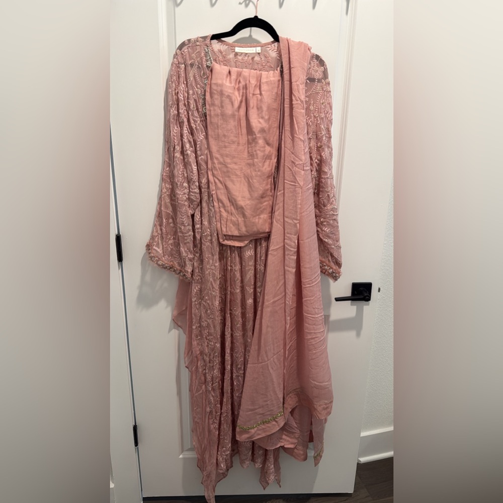 Ammara Khan - Pakistani designer - Picture 4 of 4